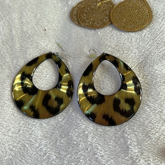 6 pairs of fashion earrings all pierced - Picture 2 of 6
